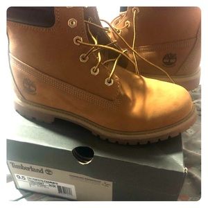 Woman’s 9.5 Timberlands